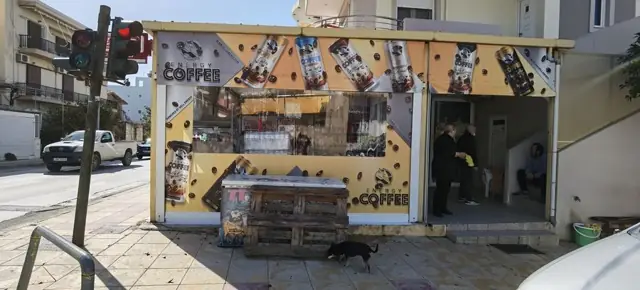 Ντύσιμο περιπτέρου με τυπωμένα τεντόπανα