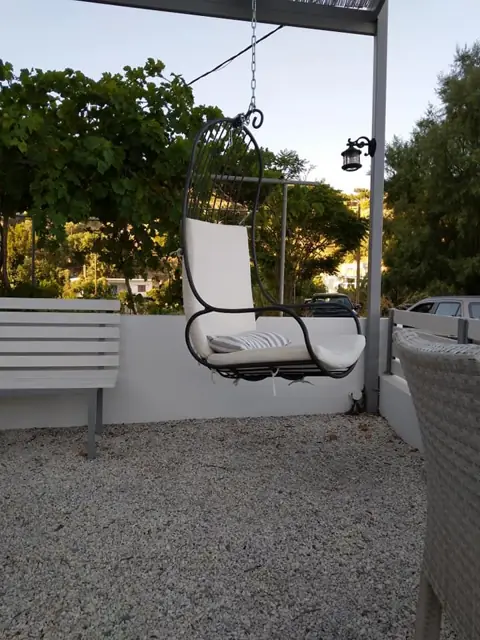 Κρεμαστή πολυθρόνα εξωτερικού χώρου με νέα μαξιλάρια