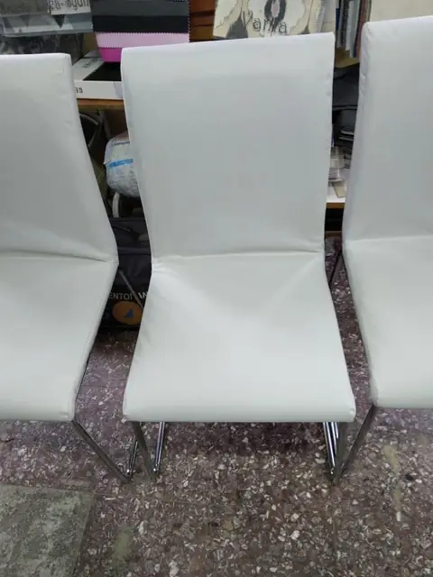 Καρέκλες τραπεζαρίας με λευκή δερματίνη