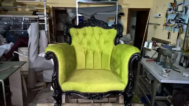 Μπαρόκ πολυθρόνα καπιτονέ σε lime βελούδο