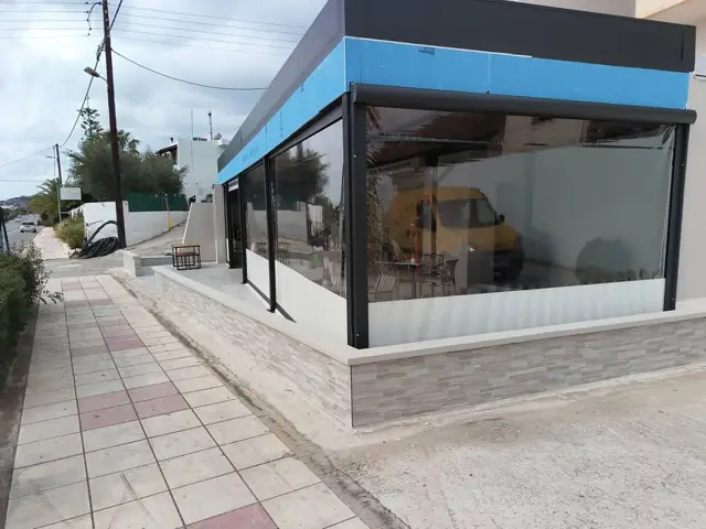 Κλείσιμο εξωτερικού χώρου καφετέριας με ζελατίνες